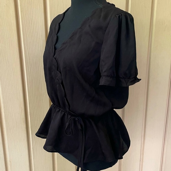 Stylish Short Sleeve Black Scalloped Collar Trim Blouse Top w/ Drawstring Waist - Picture 3 of 11